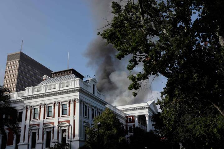 Sydafrikas parlament brænder