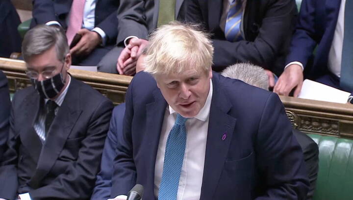 Boris Johnson nægter at gå af og går i offensiven efter festanklager