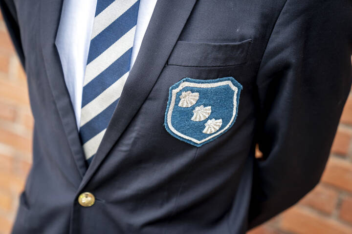Herlufsholm beder elever overveje brug af uniform uden for skolen