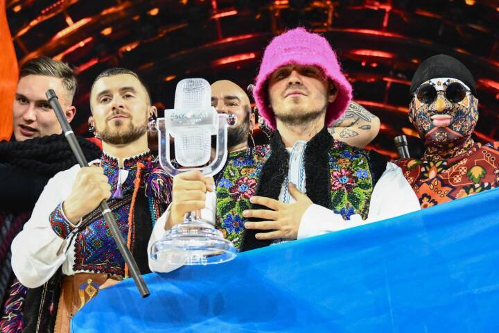 Eurovision-vinderne vil sælge trofæet