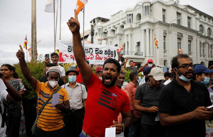 Kriseramt Sri Lanka løber snart tør for benzin: Har kun nok til én dag mere