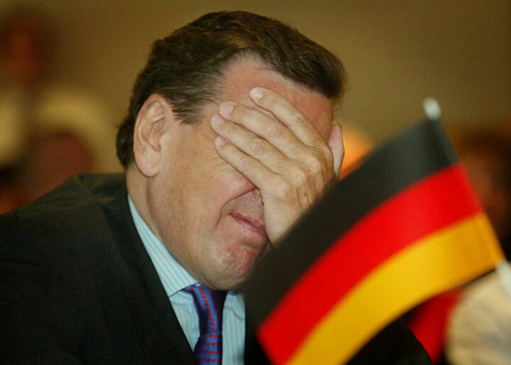Tyskerne har fået nok af eks-kansler Gerhard Schröder og hans russiske forbindelser: Vil fjerne hans privilegier