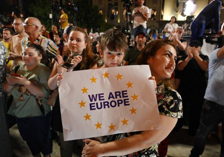 Tusindvis af georgiere er på gaden for at kræve for EU-medlemskab