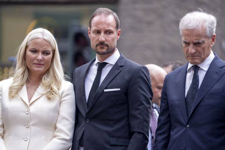 Norsk kronprins har fået corona og misser mindegudstjeneste i Oslo