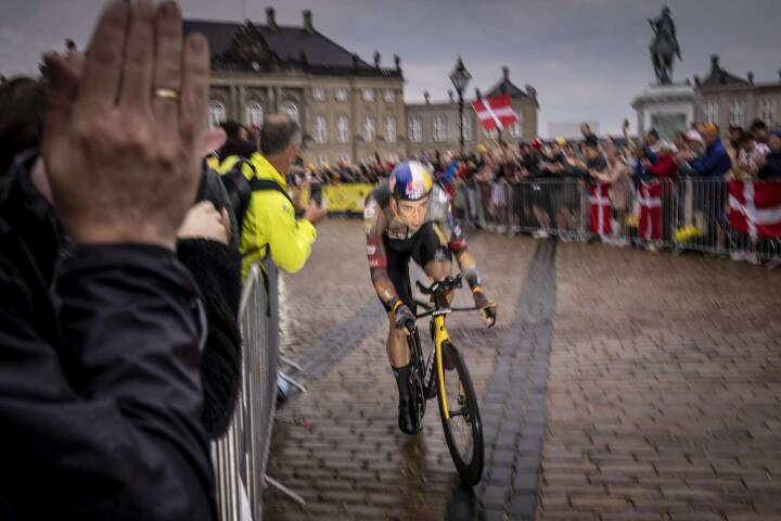 Tour de France-hold sender støtte til Danmark efter skyderi