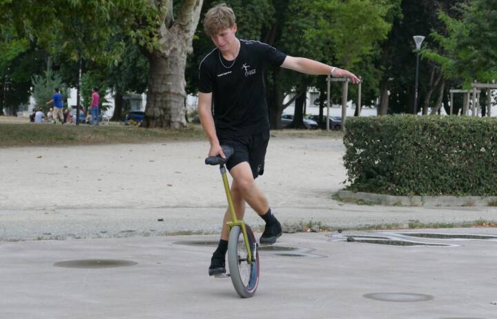 August Agerskov er verdensmester i ethjulet cykel
