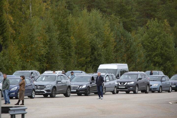 Mere end 7.000 russere kom til den finske grænse i går