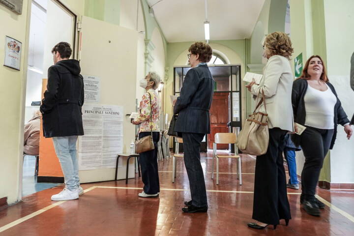 Italiensk valgdeltagelse tegner til at blive historisk lav