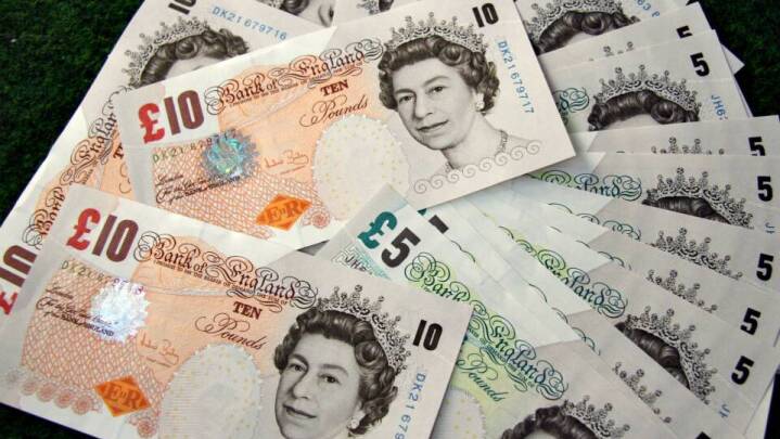 Britiske skattelettelser sender pund i frit fald
