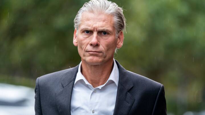 Vred mand i gul jakke stjal fokus i sag om milliarderstatning: ’Hvem betaler Thomas Borgens advokatregning’?