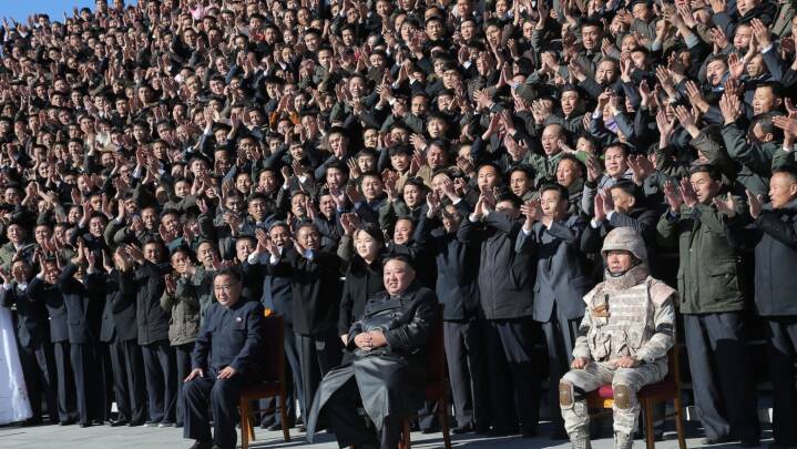 Kim Jong-un viser datter frem for anden gang - er det et tegn på, at hun skal overtage magten?