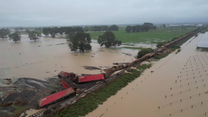 Regnen styrter ned i New Zealand: Fire personer har mistet livet 