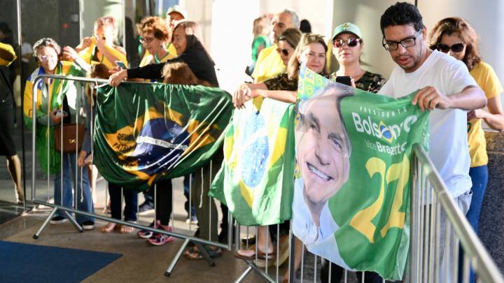 Bolsonaro er tilbage i Brasilien efter tre måneder i USA