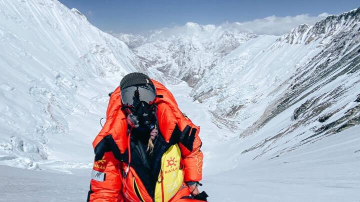 'Man er høj på lykke og hiver efter vejret': Emmas bestigning af Mount Everest havde det hele