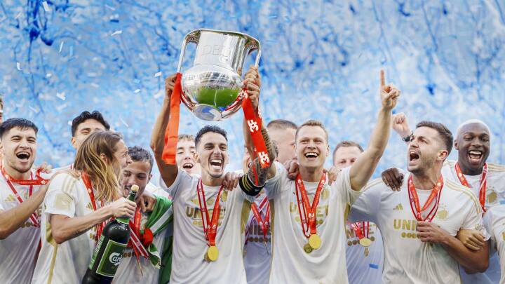 Så blev det officielt: Her løfter FC København trofæet