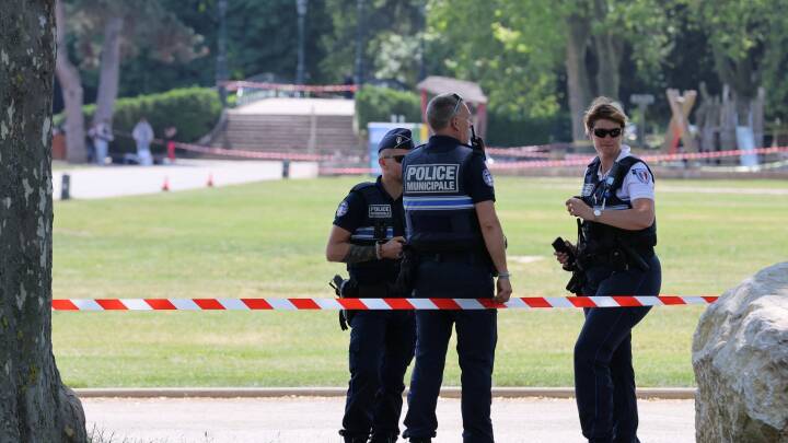 Små børn alvorligt såret efter knivangreb i Frankrig: 'Hele vores land er i chok'