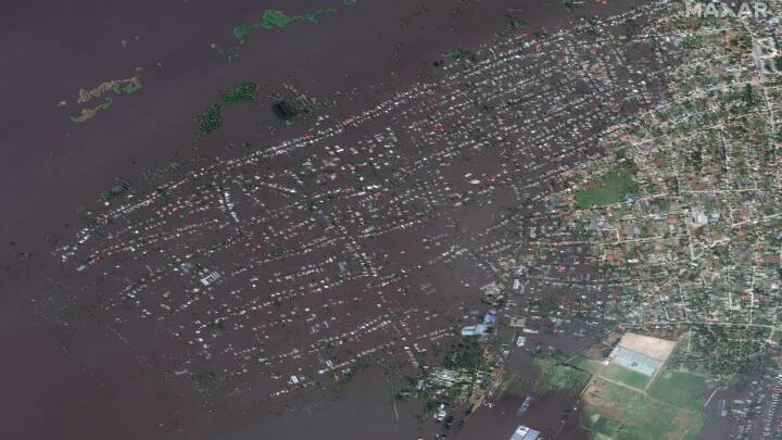 Satellitbilleder viser voldsomme oversvømmelser efter ødelæggelse af ukrainsk dæmning