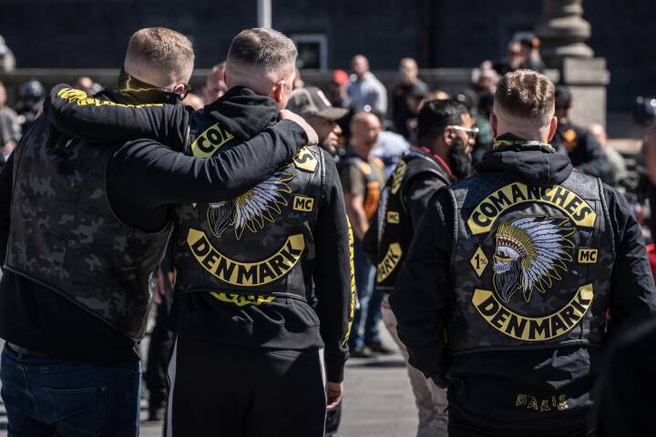 California. Mc Rocker 16-årige svensker klappede pludseligt i: Rockere kom og gik under retsmøde | Indland | DR