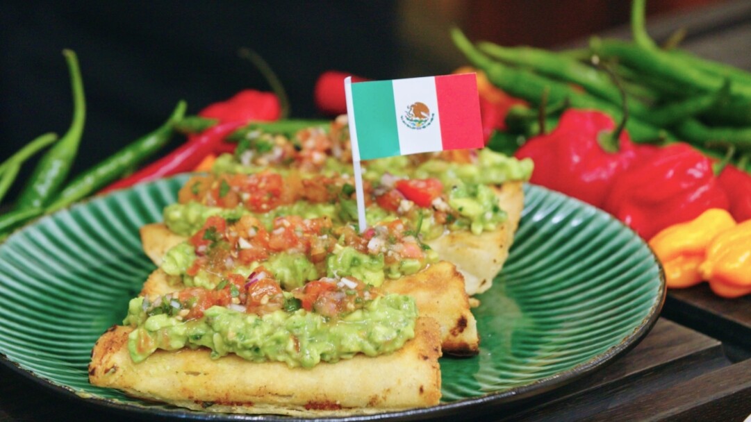 Flautas m. kylling, guacamole og pico de gallo Mad DR