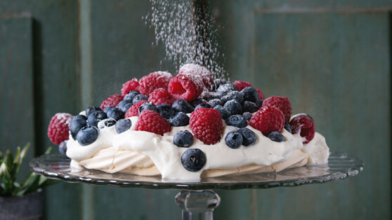 Pavlova – Dessert Med Marengs Og Bær | Mad | DR | Mad | DR