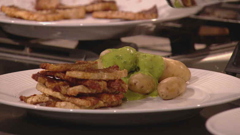 Roget Stegt Flaesk Og Paneret Flaesk Opskrift Mad Dr