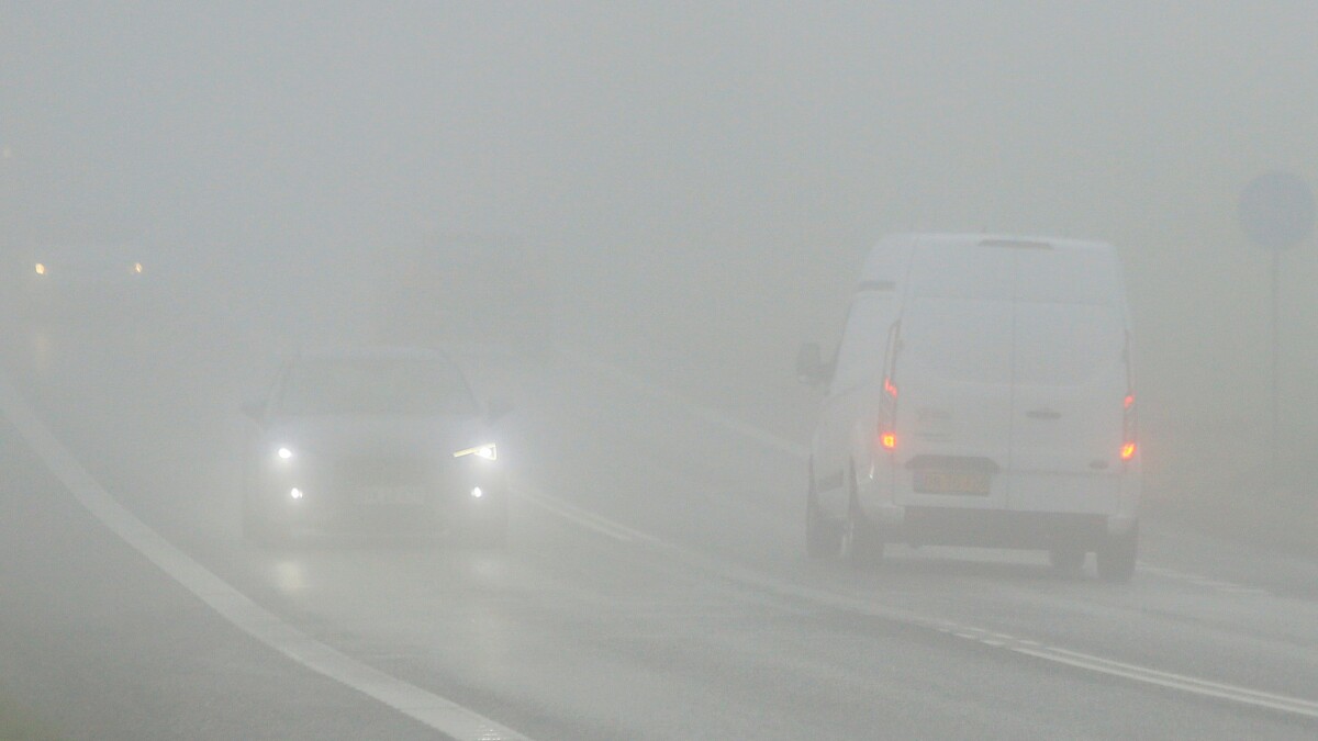 Tæt tåge over store dele af landet giver sigtbarhed på 50 meter