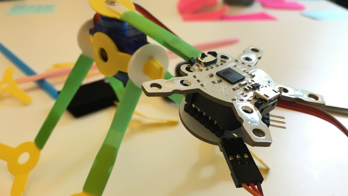 Byg-selv-robot af sugerør skal lære børn at programmere |