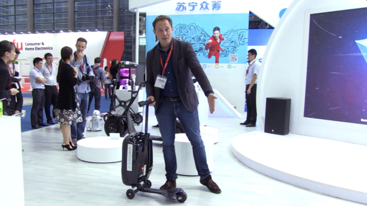 VIDEO Se Nikolaj Sonne den kombinerede kuffert og løbehjul | Tech DR