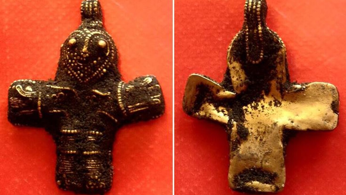 fodbold Premier nationalsang Amatørarkæolog skriver historie med fund af 1.100 år gammelt Jesus-smykke |  Historie | DR