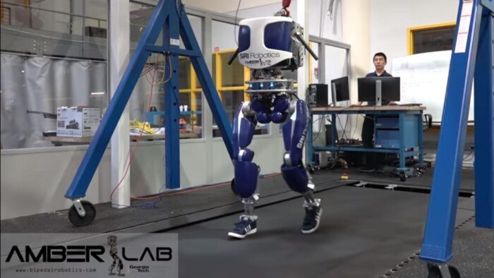 stof Mountaineer fætter VIDEO Tobenet robot har en funky gang | Tech | DR