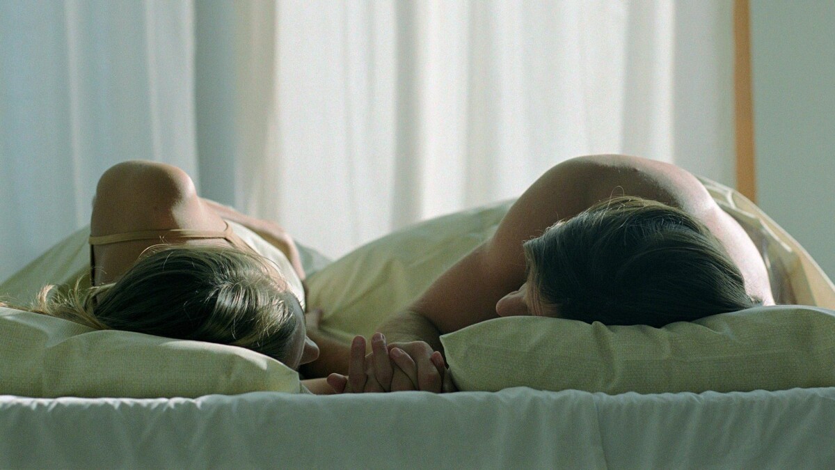 lige kvinde forført af en lesbisk moms sex video