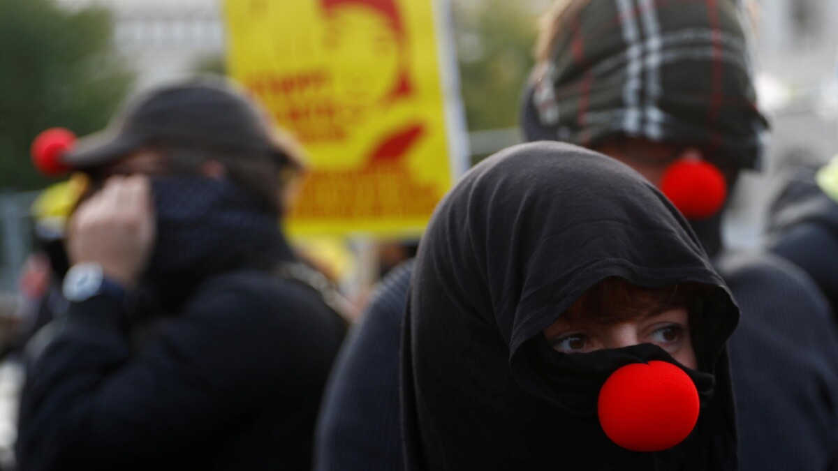 Lil kapitalisme Konklusion Politiet i Østrig om burkalov: 'Hvem bestemmer hvornår hvem fryser?' |  Politik | DR