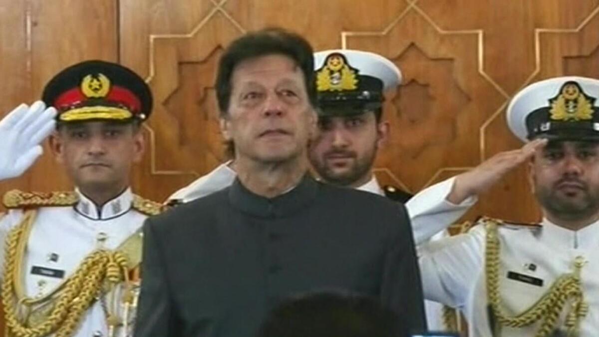Cricketstjerne med tårer i øjnene valgt som Pakistans nye leder | Udland DR