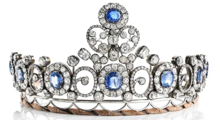 Kongeligt smykke millionbeløb: Derfor må eks-komtesser sælge arvestykket | Indland |