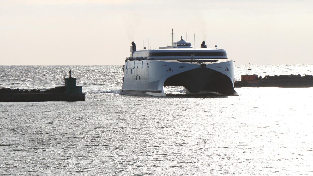 Passagerer søsyge på ny I dag tester politikere overfarten på egen krop | Bornholm | DR