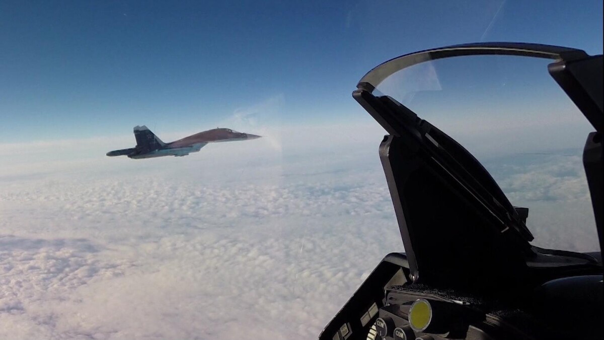 kreativ Risikabel virtuel Ruslands luftvåben opruster: Danske F-16-kampfly afviser flere ubudne  gæster | Indland | DR