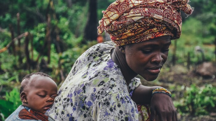 Stor ulighed i børnedødelighed: I flere afrikanske hver anden mor sit barn | Kroppen | DR