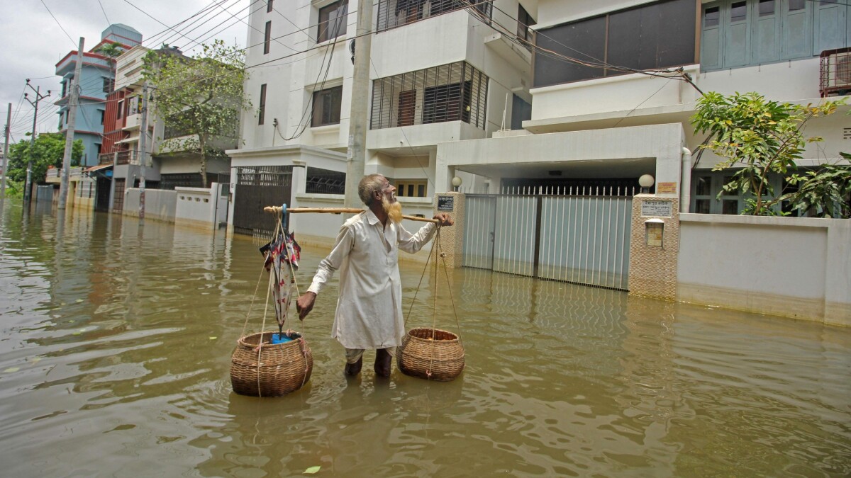 Perforering Airfield Whirlpool Mindst 57 døde efter 'værste oversvømmelser i to årtier' i Bangladesh og  Indien | Nyheder | DR