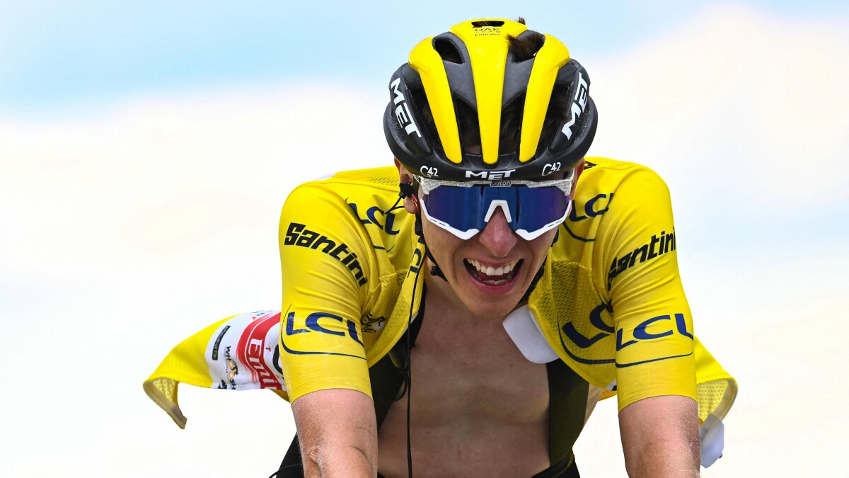 Pogacar roser rivalen Vingegaard, men erklærer om den gule trøje: 'Det er ovre endnu' Tour France | DR