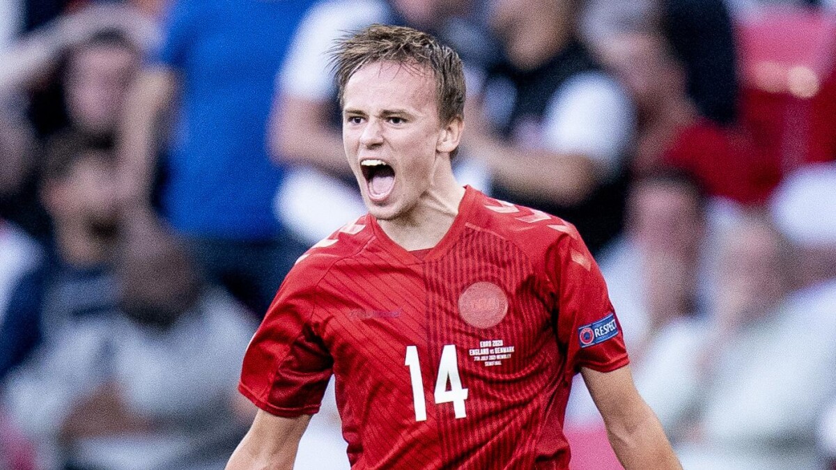 Dansk EM-stjerne glæder til tempofyldt fodbold i England | Seneste sport | DR
