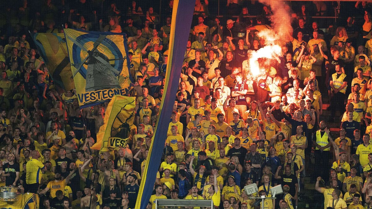 Brøndby-hooligans overfalder FCK-fans i | Champions League | DR