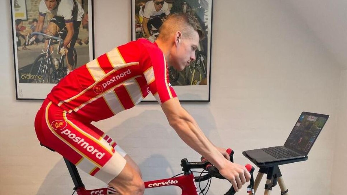 Oskar mener selv, han kan vinde over Vingegaard på hometrainer - nu jagter han VM-guld | Cykling | DR