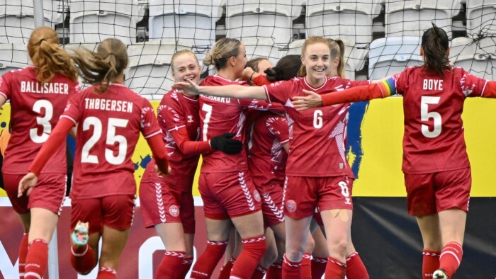 Postkort At placere ciffer MINUT FOR MINUT Indskifter sikrer dansk sejr i overtiden i VM-test mod  Sverige | Kvindelandsholdet | DR