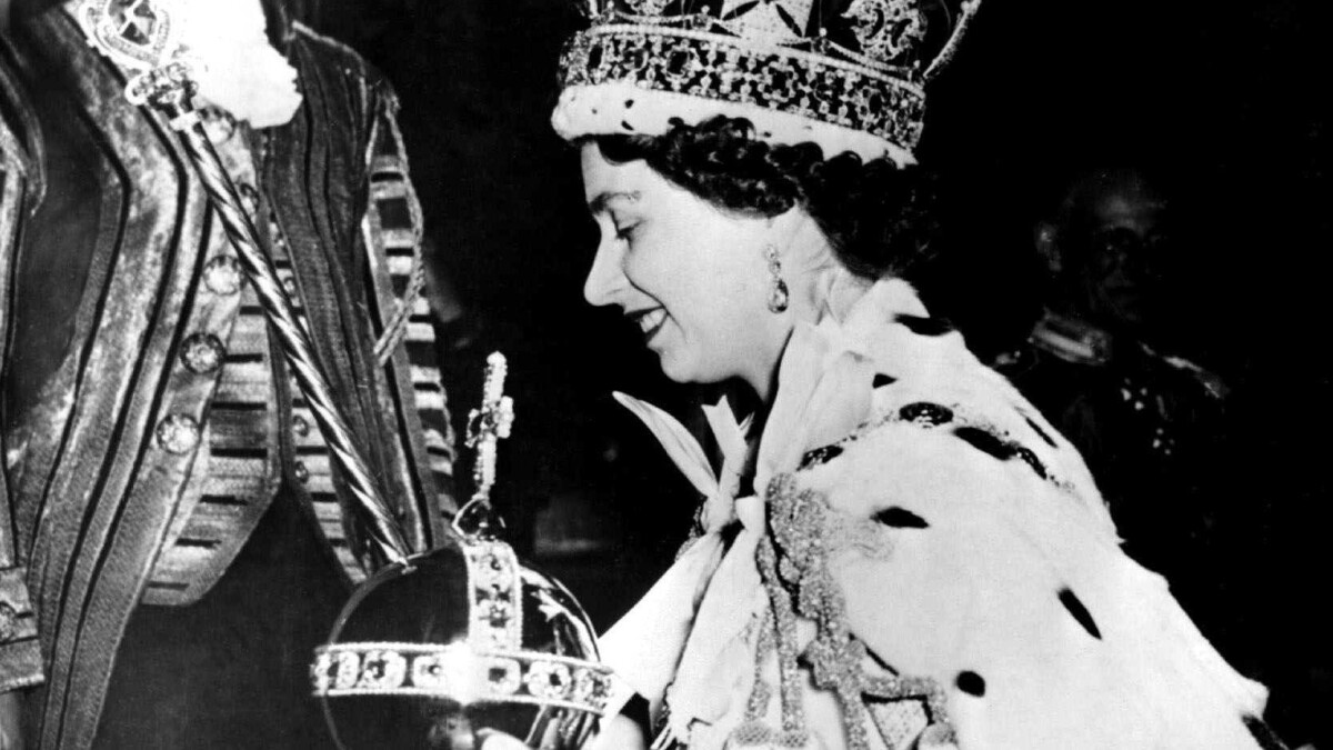 Nyttig Bryggeri Beskrivende Jagerfly reddede DR's transmission fra Dronning Elizabeths kroning i 1953 |  Alle tiders DR | DR