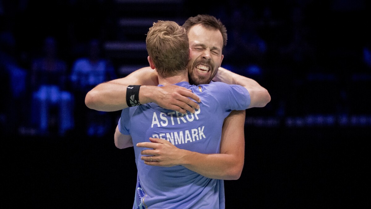 Dansk herredouble i badminton vinder spændende kamp og kvalificerer sig til VM-finalen.