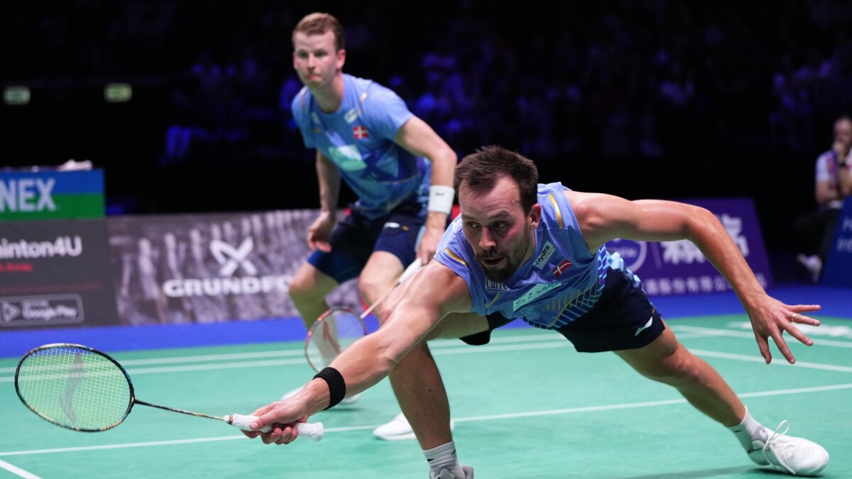 Danske badmintonspillere taber tæt VM-finale efter intens kamp.