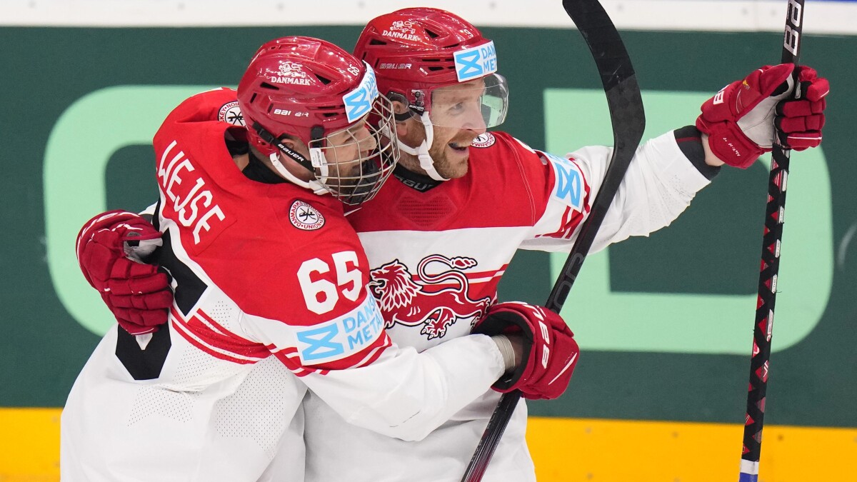 Danmark lider nederlag til ishockey-stormagten Canada i VM-kamp, minut-for-minut opdatering.