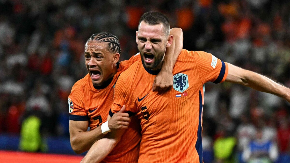 Holland er klar til semifinalen efter comebacksejr mod Tyrkiet | UEFA ...