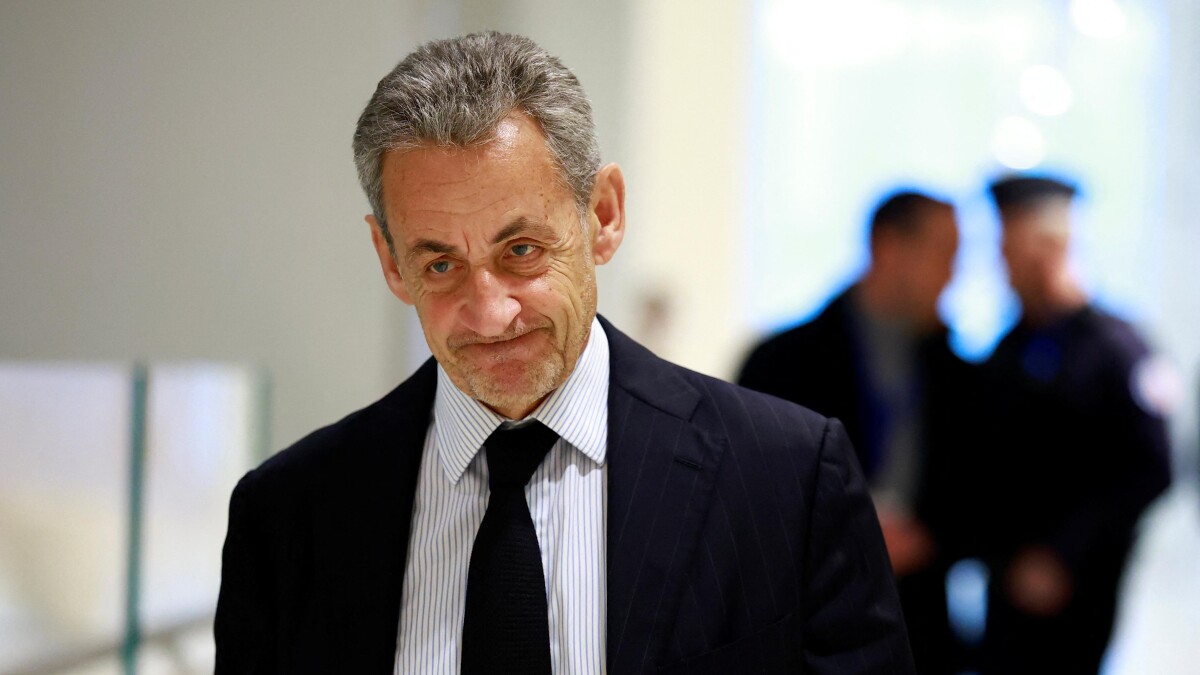 Fostul președinte francez Sarkozy a primit brățară electronică   