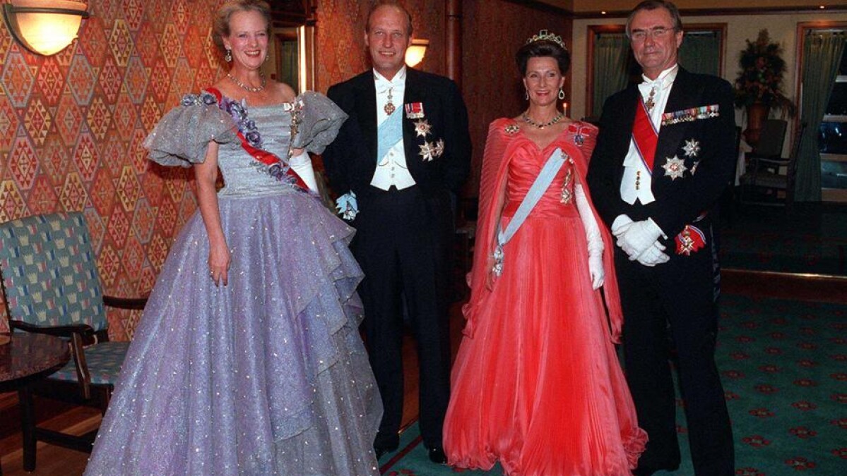 fællesskab hobby Vil have BILLEDER Dronning Margrethes skønne kjoler gennem tiderne | Nyheder | DR